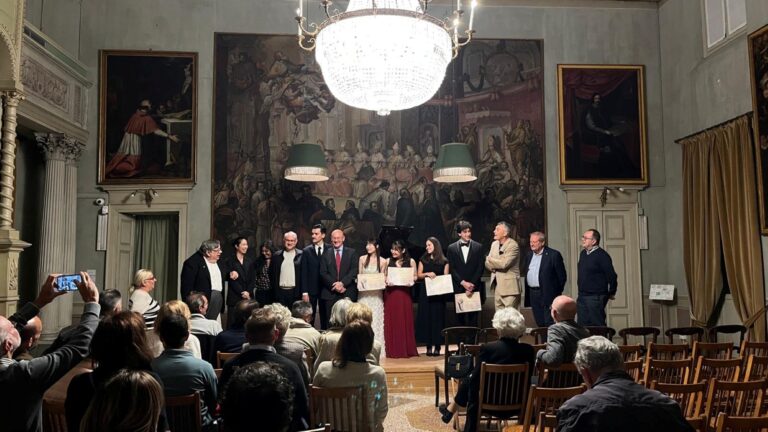 Premiazione dei concorrenti e della giuria del Tadini International Piano Competition nella Sala degli Affreschi dell'Accademia Tadini